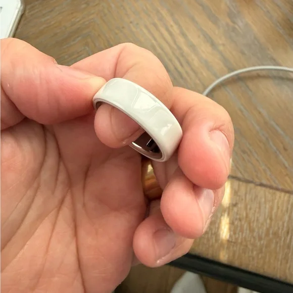 Oura Ring 4 Ceramic Cloud Size 11 - Picture 5 of 8